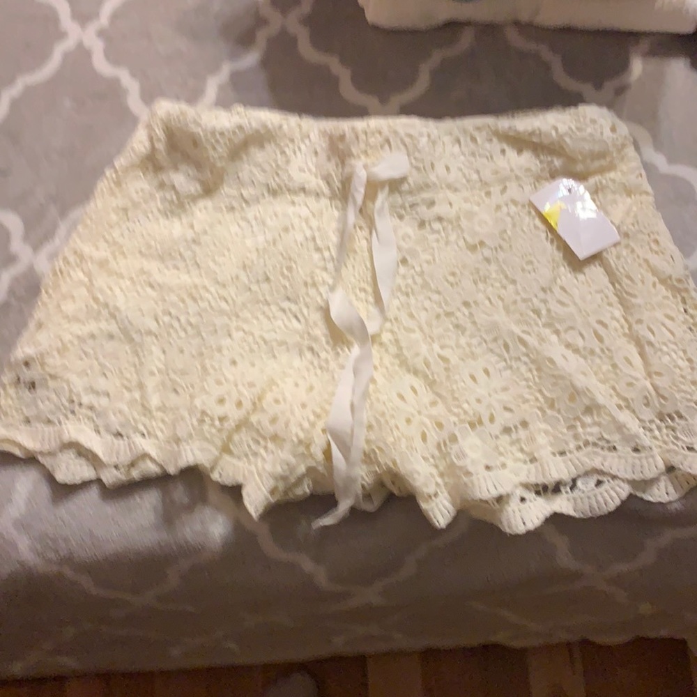 Cream Lace Lined Shorts size 3/5 BNWT